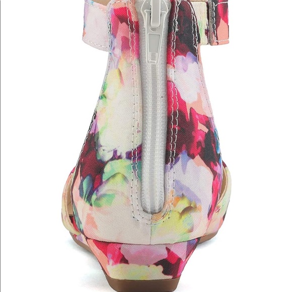 Floral Low Wedge Ankle Flats - Picture 2 of 6